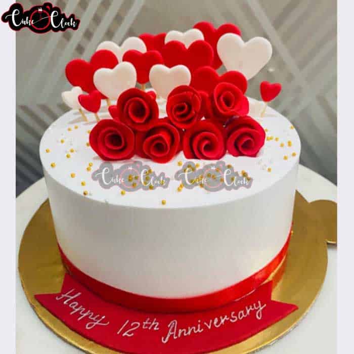 White And Red Mini Roses And Heart Theme Cake