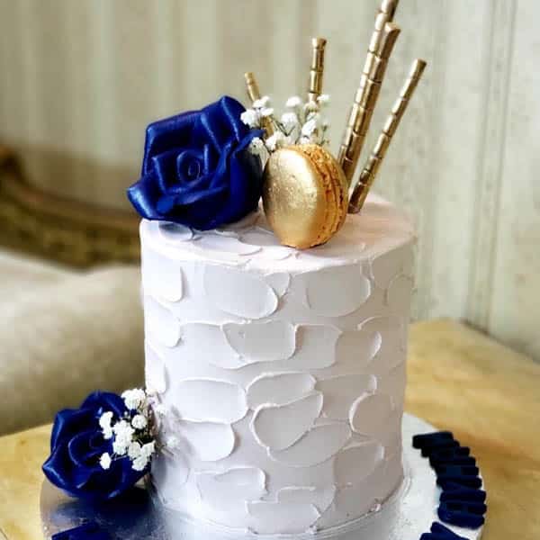 blue flower cake